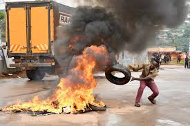 A protester burns tyres over the arrest of National Unity Platform presidential candidate Robert Kyagulanyi aka Bobi Wine.