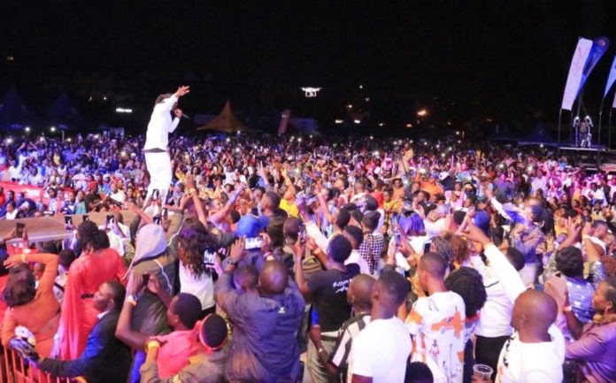 An artist entertains guests at a concert in Kampala. Confirmed! Museveni finally agrees to let artistes hold music concerts – but with tough conditions