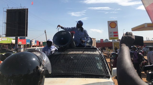 UPDATE: Besigye Makes Big Announcement; Addresses Kasangati Residents, Blocked from Proceeding to Kampala